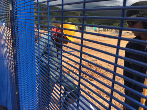 358 Anti climb mesh installation